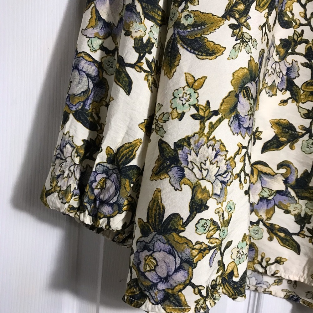 Loft Floral in Cream with Green & Lavender Accents Blouse Top M - Picture 4 of 7